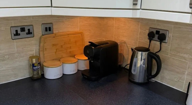 Коттедж Awesome 3 Bedroom Notting Hill Very Central With a Balcony