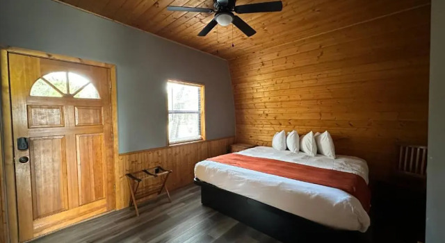 Трёхместный номер Standard с видом на озеро Canyon Lakeview Resort