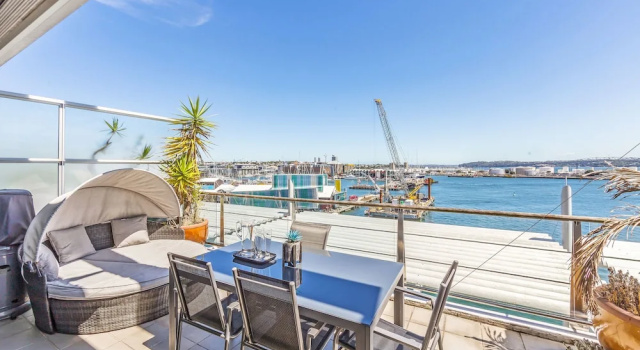 Номер Deluxe Пентхаус с 3 комнатами с балконом и с видом на океан Luxury 3BR Waterfront Penthouse