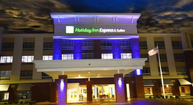 Кровать в общем номере Holiday Inn Express & Suites Toledo South - Perrysburg by IHG