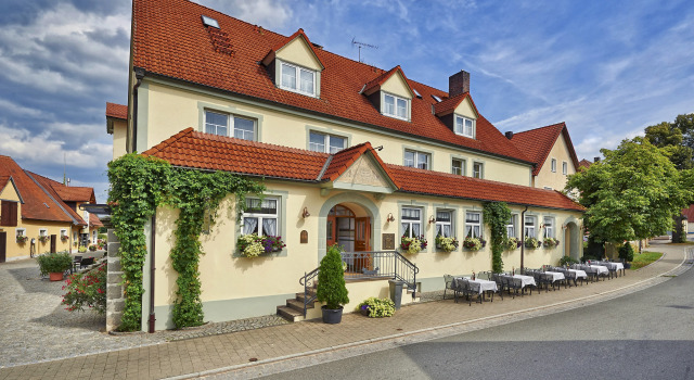 Brauereigasthof***S Zum Löwenbräu, Varaa Hotelli Hotellit Baijeri pysäköinnillä, Pysäköinti