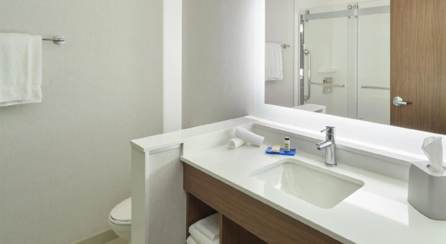 Четырёхместный номер Standard Holiday Inn Express Doral Miami by IHG