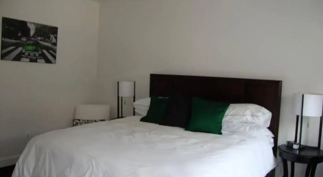 BlancNoir Bed & Breakfast, Book Hotel Baltimore Maryland, near Fell's Point Visitor Center