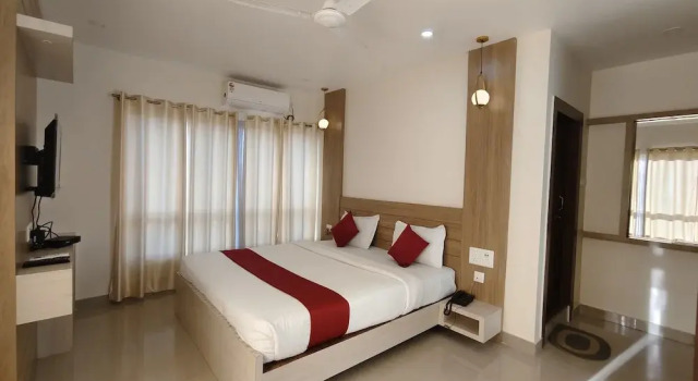 Hotel IVY Grand By GRB