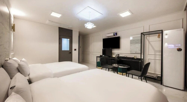Четырёхместный семейный люкс Mokpo Hotel The City