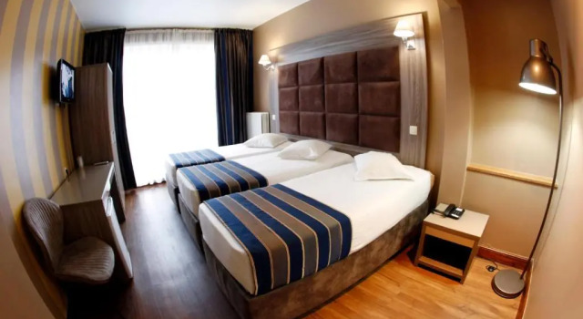 Трёхместный номер Superior Hotel Midi-Zuid
