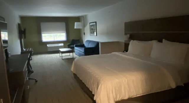 Двухместный люкс Holiday Inn Express & Suites Junction by IHG