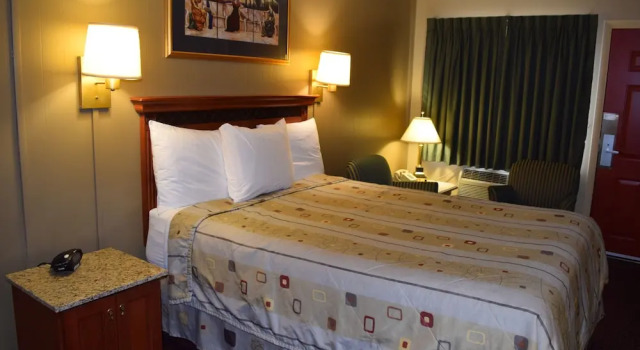 Четырёхместный номер Standard Economy Inn