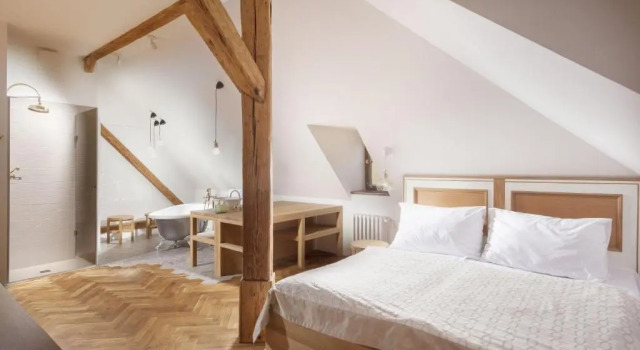 Полулюкс Hotel At the Golden Scissors