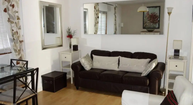 1 Bedroom Studio Flat With Free Parking Sleeps 2, Забронировать Апартаменты/квартира Апартаменты Эдинбурга, рядом с The City of Edinburgh Council, Апартаменты/квартира