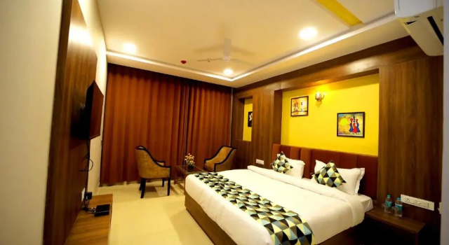 Номер Deluxe The Sky Imperial - Shahi Hotels & Resort