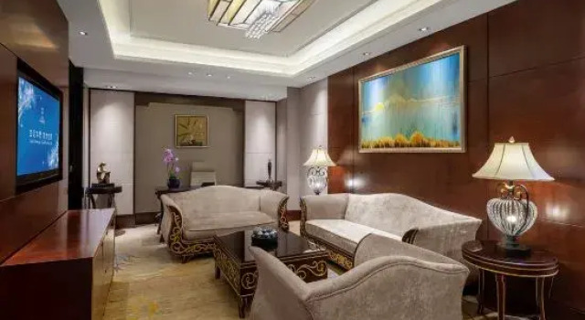 Люкс Deluxe Noble International Hotel