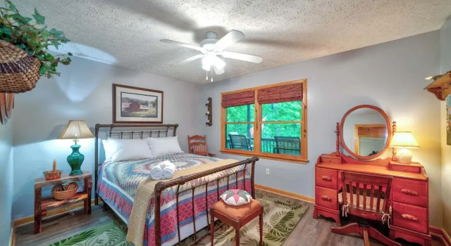 Номер Standard Mountain Community Home In Ellijay! Games, Private Hot Tub and Sunsets!