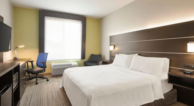 Номер Standard Holiday Inn Express Hotel & Suites Fort Myers East - The Forum by IHG
