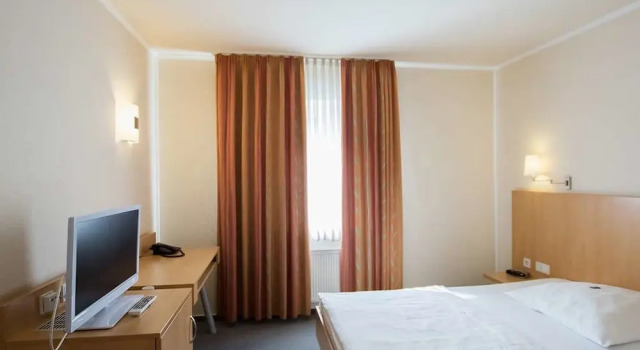 Hotel Manu, Забронировать Отель Отели Падерборн с парковкой, Парковка