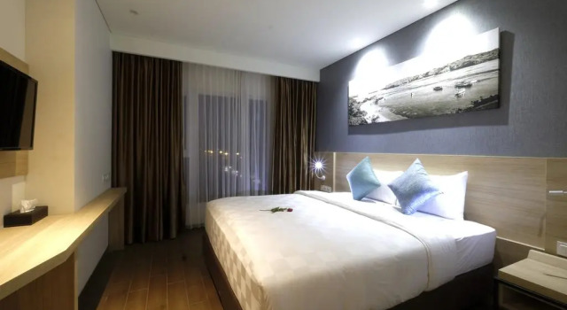 Camera Superior Hotel AYOLA Lippo Cikarang