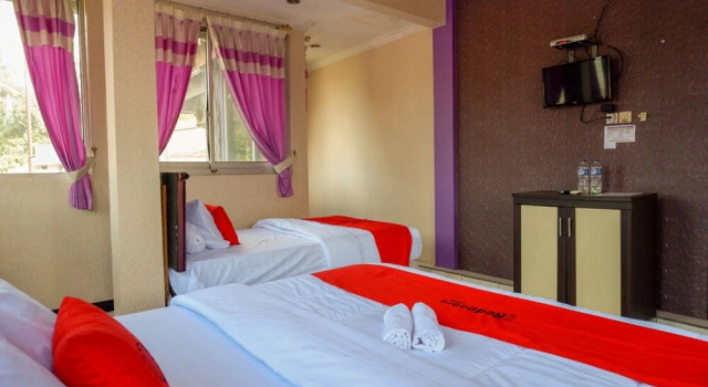 Hotel Ungu by RedDoorz