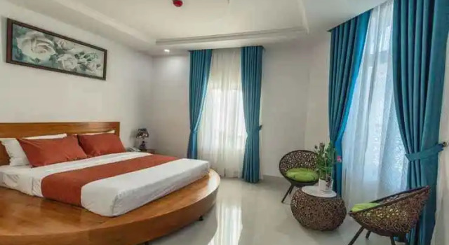 La Castle Hotel