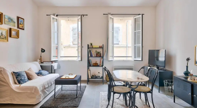 Апартаменты Lovely 2bedroom Flat next 3min walk to Vieux Port
