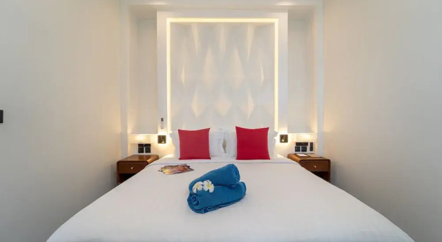 Вилла с 2 комнатами с балконом и рядом с пляжем Pao Jin Poon Beach Front Villa