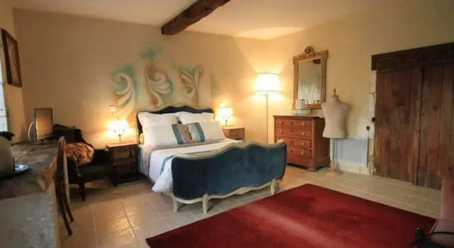 Rouge, Reservar Hotel Tocane-Saint-Apre 