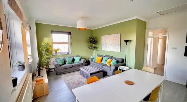 Апартаменты Stylish 4 bedroom Townhouse - Central Wokingham