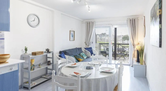 Appartement vue sur le port avec piscine commune, Rezerwuj Apartament Arzon 