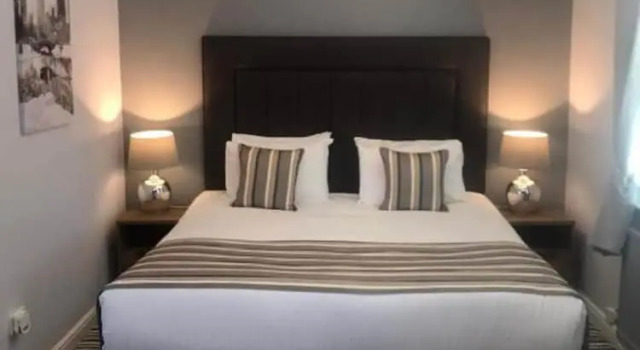 Номер Deluxe Dancenter East Midlands Airport