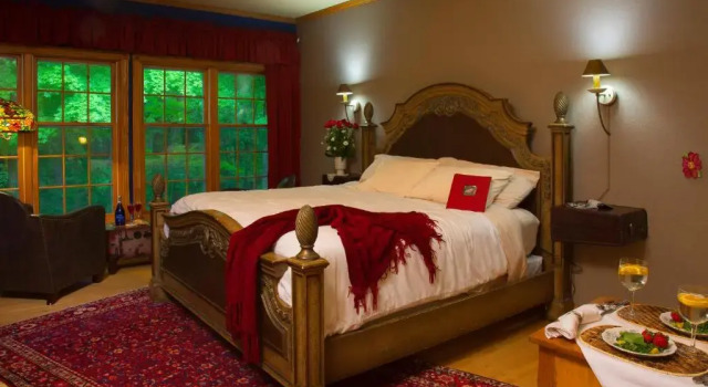Люкс Deluxe Hidden Serenity Bed and Breakfast