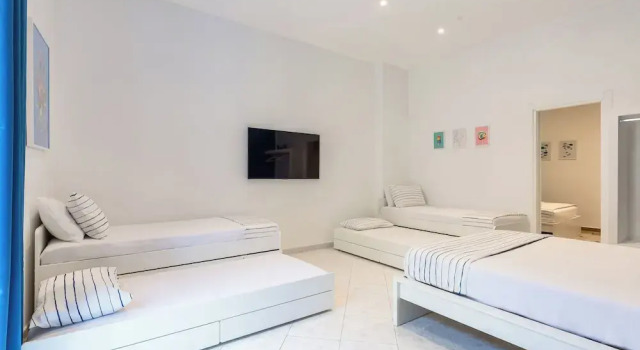 White&Blue Apartment at Sanità  by Wonderful Italy, Забронировать Апартаменты/квартира Апартаменты Неаполя, рядом с Accademia di Belle Arti di Napoli, Апартаменты/квартира