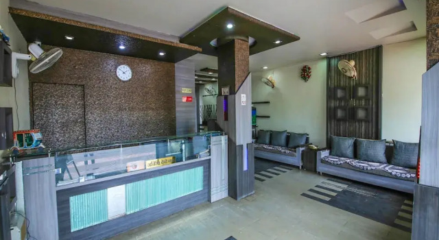 OYO 15887 Hotel Kanak