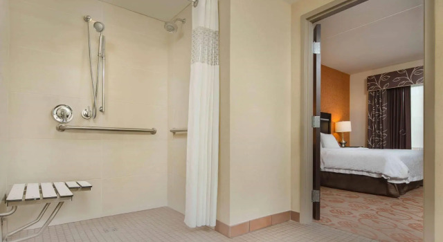 Четырёхместный номер Standard Hampton Inn & Suites Chattanooga Downtown