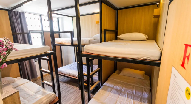 Кровать в общем номере Z's Hostel at Tha Phae Gate