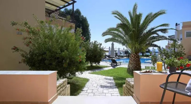 Люкс Avantis Suites Hotel