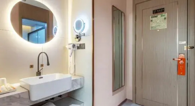 Кровать в общем номере Vienna Hotel (Jieyang Chaoshan Airport Terminal Branch)