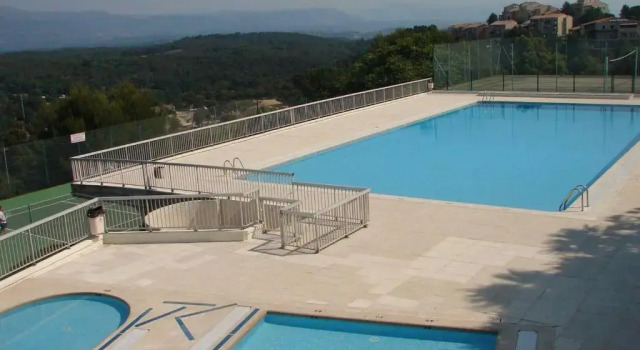 T3 avec magnifique vue montagne, 3 étoiles, piscine et parking, clim