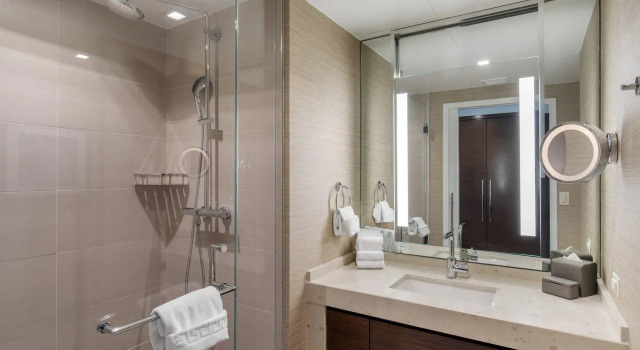 Четырёхместный номер Premier Omni Frisco at The Star