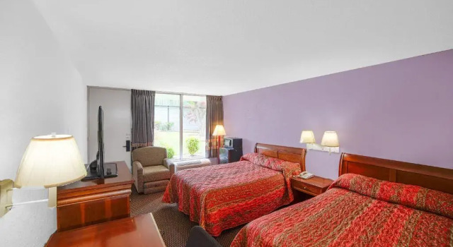 Четырёхместный номер Standard Masters Inn Selma Smithfield I-95 By OYO