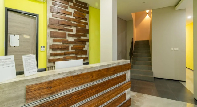 RedDoorz Plus near Senayan City, Book Hotel Billige hoteller i Jakarta, nær Plaza Senayan