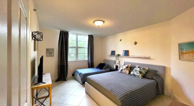 Номер Standard с 2 комнатами Lux Condo at Yacht Club 10min from Beach