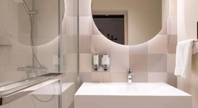 Номер Standard Hampton by Hilton Ashford International