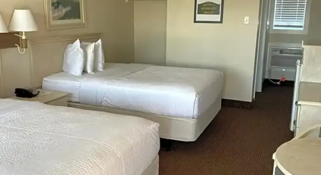 Номер Classic The Admiral Hotel/Motel
