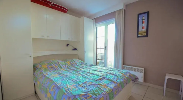 Apartment Oostduinkerke Near Beach and Dunes, Prenota Appartamento Hotel a Flanders con parcheggio, Parcheggio