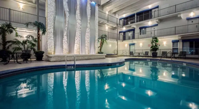 Четырёхместный номер Standard Quality Inn Branson - Hwy 76 Central