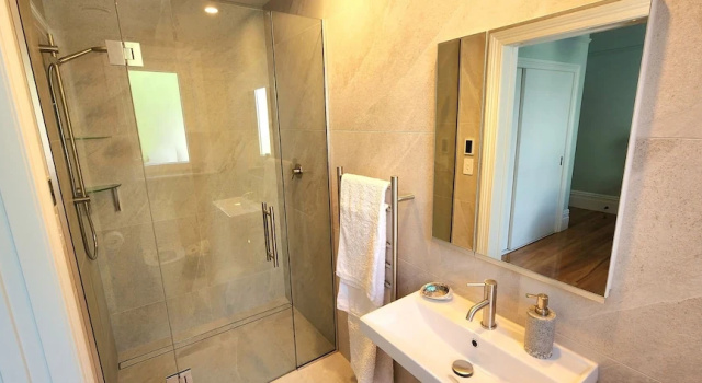 Семейный коттедж с 3 комнатами Rewa House ~ city home, 3 bedrooms, walk to CBD