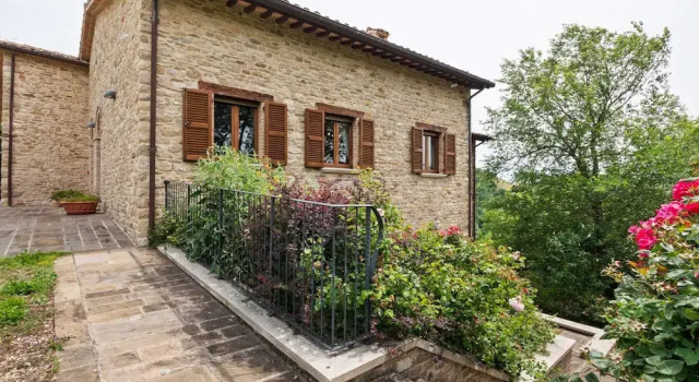 Beautiful Villa in Belforte All'isauro With Swimming Pool, Rezervovat Vila  