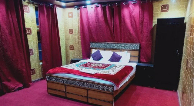 The Sun Guest House, Забронировать Гостевой дом Отели Скарду с парковкой, Парковка