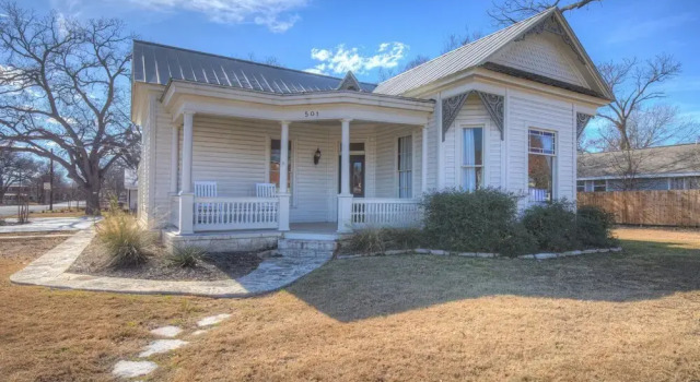 Gorgeous Home 1 Blk From Main w/ Hot Tub & Fire Pit!