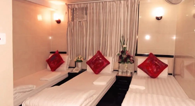 Трёхместный номер Deluxe Hostel 16 RECEPTION 24 HOUR Block E 10th floor CHUNG KING MANSION TSIM SHA TSUI KOWLOON