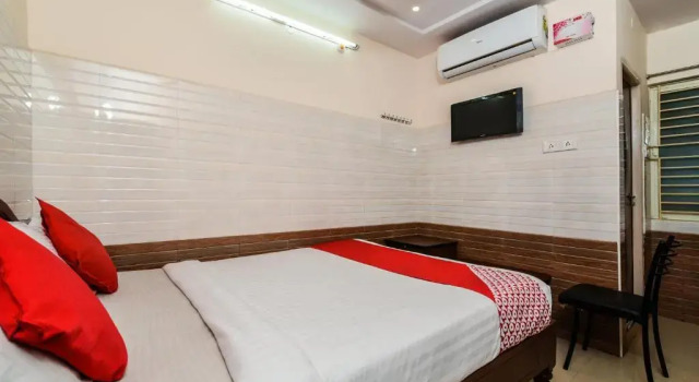 Двухместный номер Standard OYO 38595 Varsha Grand Residence